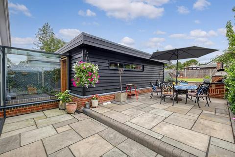 3 bedroom semi-detached bungalow for sale, Hunters Chase, Brentwood CM13