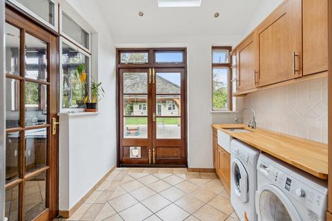 15 Rosslyn Crescent, Wembley, HA9 7NZ
