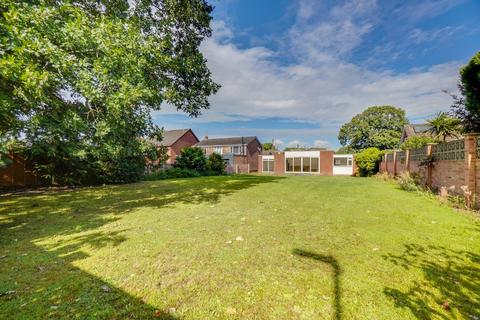2 bedroom detached bungalow for sale, Houghton Avenue, Hempstead