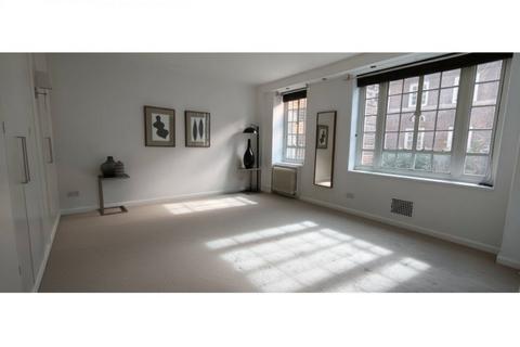 Studio for sale, Swan Court, Chelsea Manor Street, London, SW3