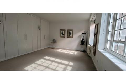 Studio for sale, Swan Court, Chelsea Manor Street, London, SW3