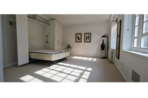 Studio for sale, Swan Court, Chelsea Manor Street, London, SW3