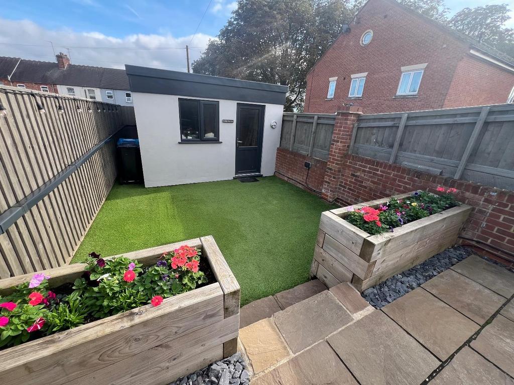 Rear Garden &amp; Home Office/workshop