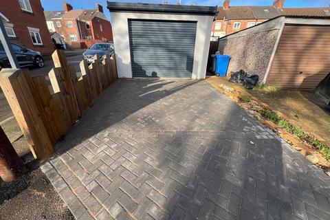 undefined, NO CHAIN - Union Street, Desborough, Kettering