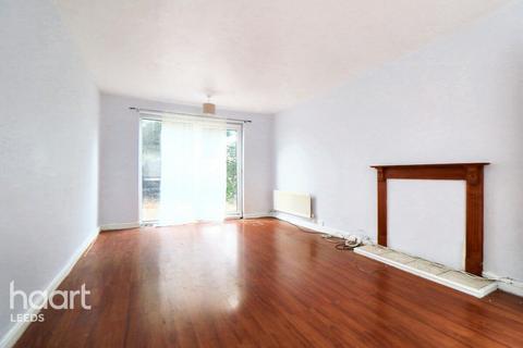 3 bedroom semi-detached house for sale, Summerfield Road, LEEDS