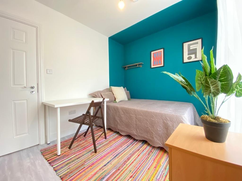 Bright and welcoming double bedroom with a pop ...