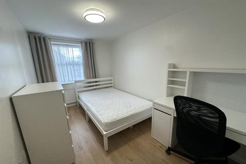 1 bedroom in a house share to rent, Alderman Close, Beeston, NG9 2RH