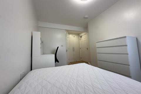 1 bedroom in a house share to rent, Alderman Close, Beeston, NG9 2RH