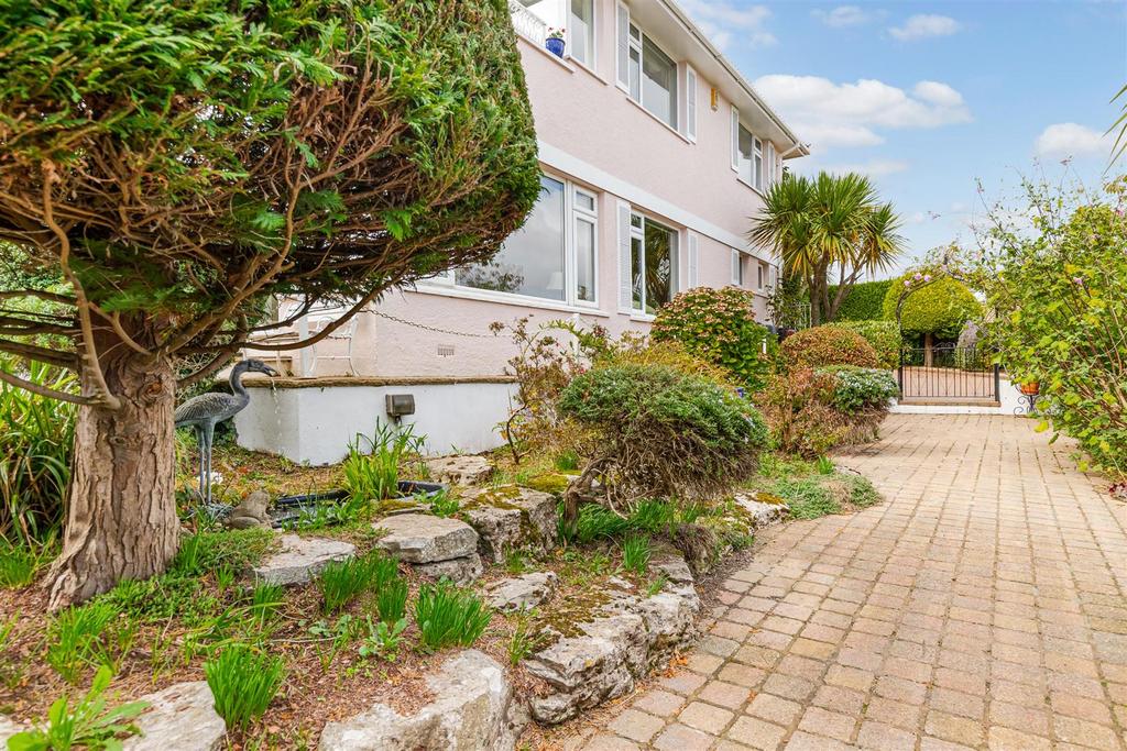 A12 - 30 Manscombe Road, Torquay - 250915.jpg
