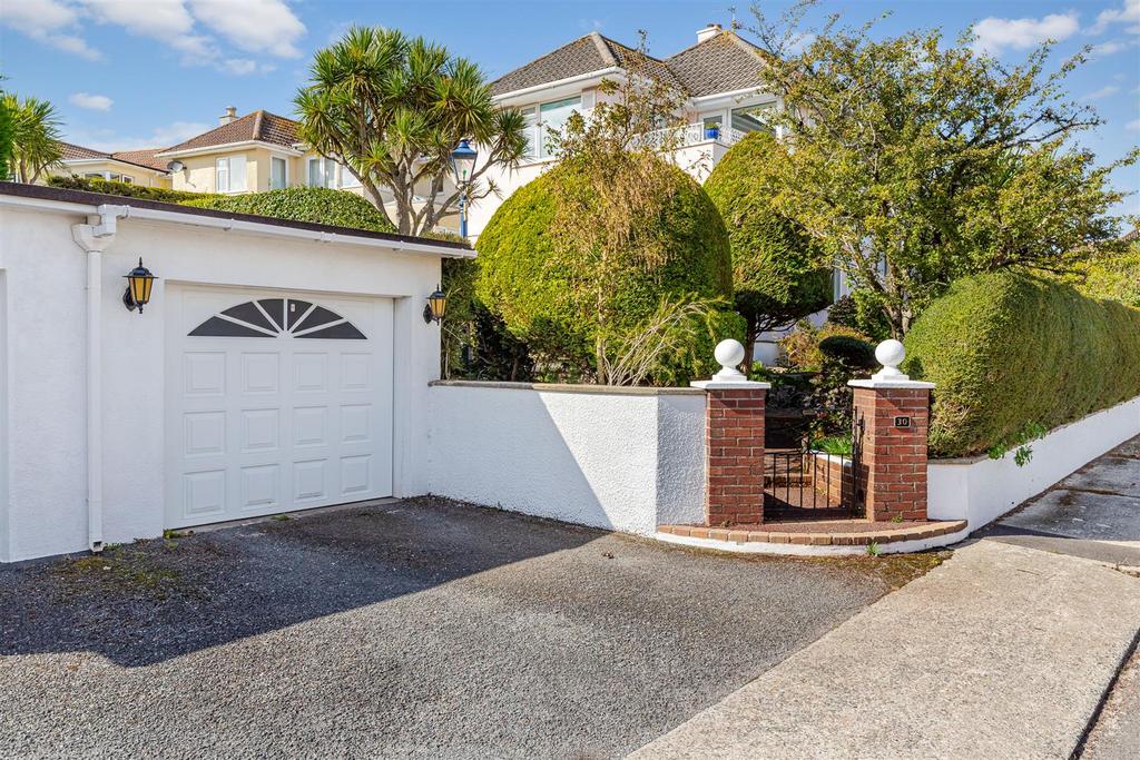 A06 - 30 Manscombe Road, Torquay - 250915.jpg
