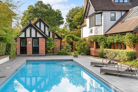 6 bedroom detached house for sale, Roundwood Avenue, Brentwood CM13
