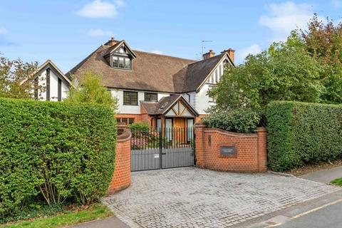 6 bedroom detached house for sale, Roundwood Avenue, Brentwood CM13