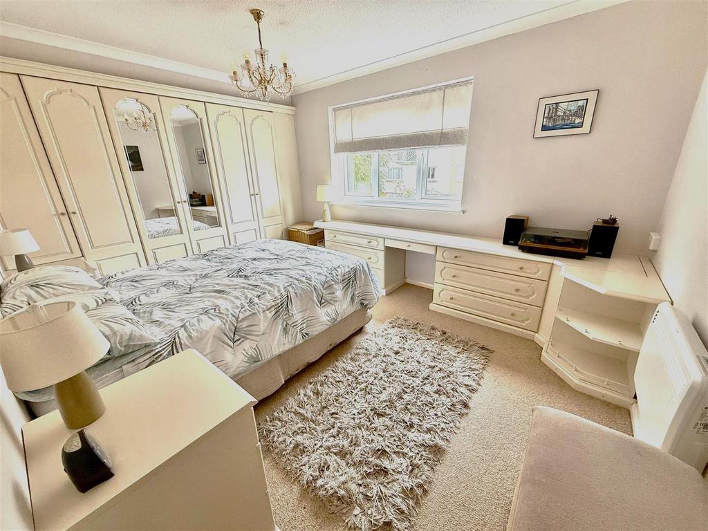 Bed 1b.jpg