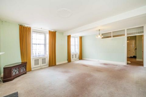 2 bedroom flat for sale, Queensway, London W2