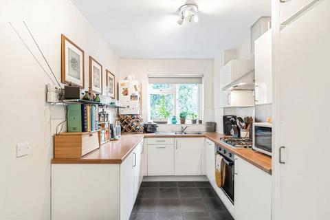2 bedroom flat for sale, Atney Road, London SW15