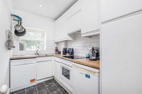 2 bedroom flat to rent, South Lambeth Road, London SW8