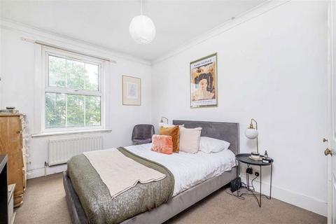 2 bedroom flat to rent, South Lambeth Road, London SW8