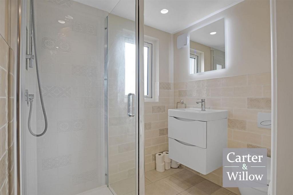 En suite shower