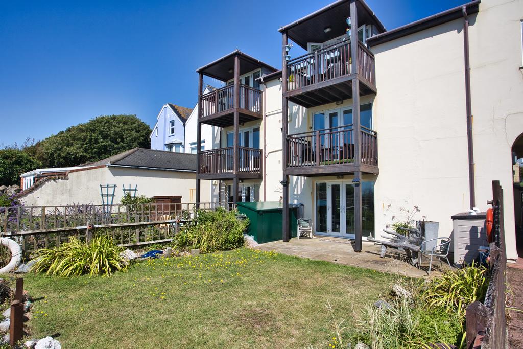 Castle Road, Sandgate, Folkestone... 1 bed flat - £250,000