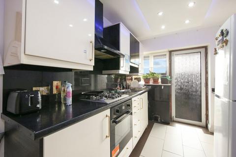 2 bedroom maisonette for sale, Wide Way, Mitcham, CR4