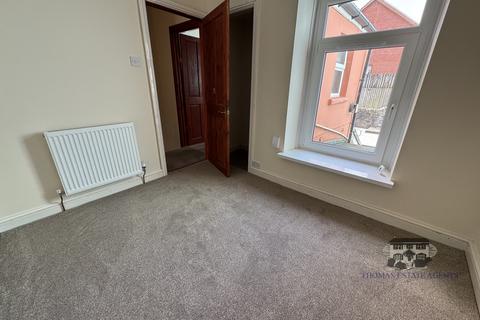 2 Emlyn Terrace, Tonypandy, CF40 2BL