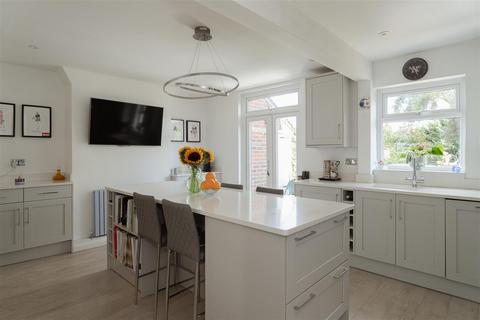 4 bedroom house for sale, Overdale, Dorking