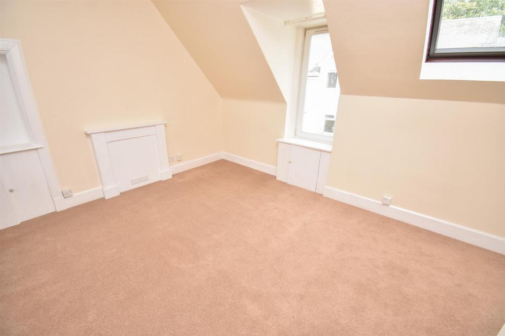 Living/bedroom area