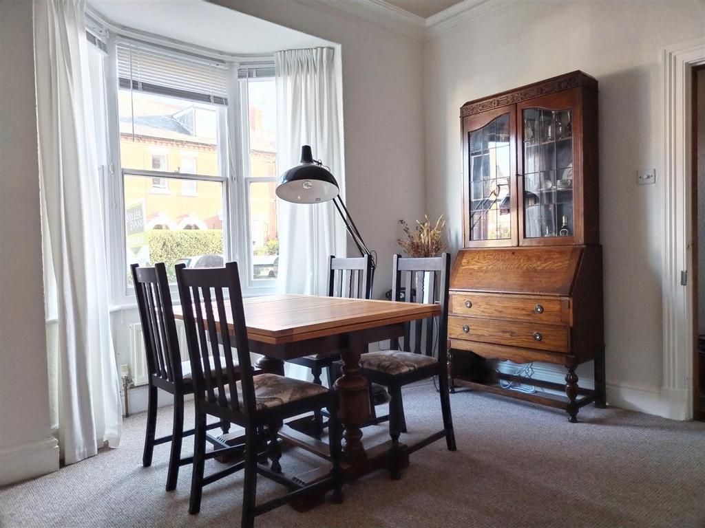 Dining room 2.jpg