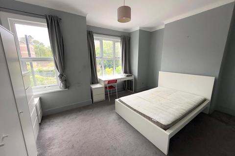 3 bedroom terraced house for sale, Doggett Road, London, SE6