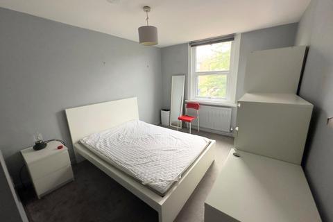 3 bedroom terraced house for sale, Doggett Road, London, SE6