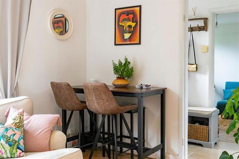2 bedroom flat for sale, Temple Road, Richmond TW9
