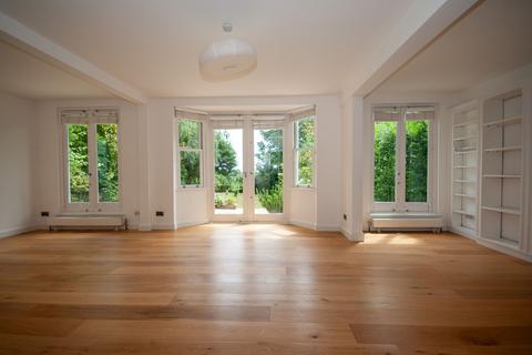 3 bedroom detached house to rent, Vicarage Hill, Benfleet