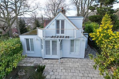 3 bedroom detached house to rent, Vicarage Hill, Benfleet