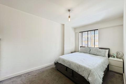 2 bedroom flat for sale, Boulevard Drive, Allard House, NW9