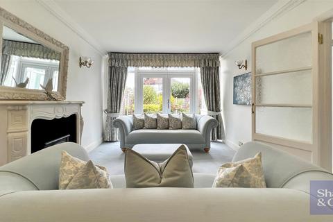 undefined, Woodlawn Crescent, Twickenham TW2