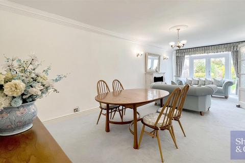 undefined, Woodlawn Crescent, Twickenham TW2