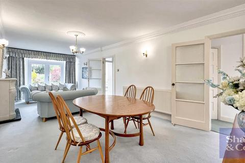 undefined, Woodlawn Crescent, Twickenham TW2