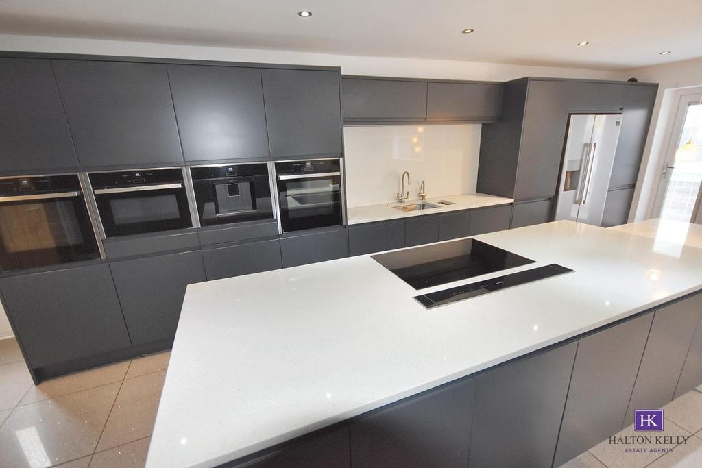 Kitchen alternate angle