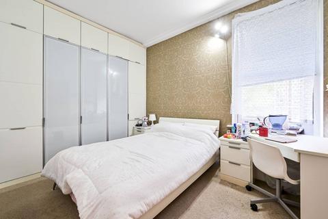 Finchley Road, Hampstead, London, NW3