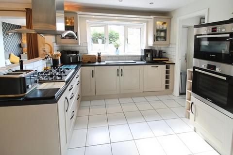 4 bedroom detached house for sale, Dunniwood Drive, West Yorkshire WF10