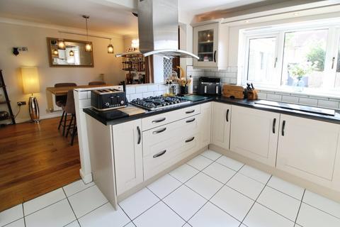 4 bedroom detached house for sale, Dunniwood Drive, West Yorkshire WF10