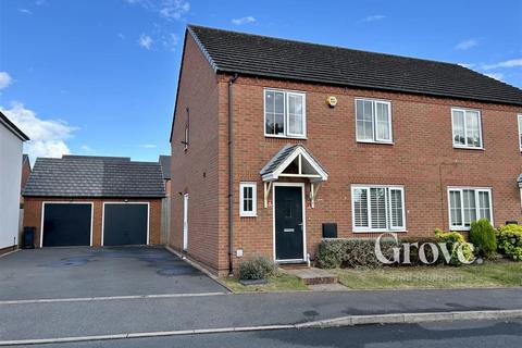 4 bedroom semi-detached house for sale, Thatchers Barn Drive, Halesowen