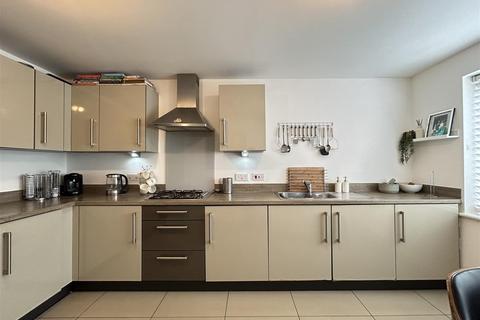 4 bedroom semi-detached house for sale, Thatchers Barn Drive, Halesowen