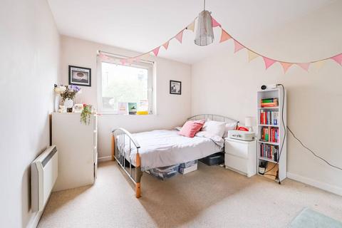 2 bedroom flat to rent, 11 Branch Road, London E14