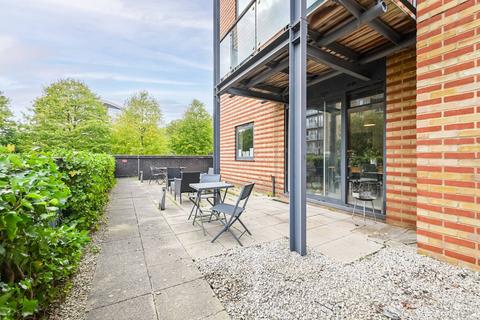2 bedroom flat to rent, 11 Branch Road, London E14