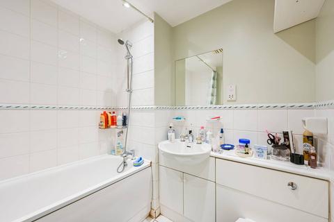 2 bedroom flat to rent, 11 Branch Road, London E14