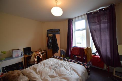 4 bedroom flat to rent, Claremont Road, Spital Tongues, NE2