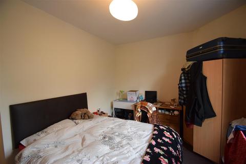 4 bedroom flat to rent, Claremont Road, Spital Tongues, NE2