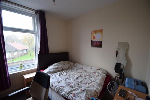 4 bedroom flat to rent, Claremont Road, Spital Tongues, NE2
