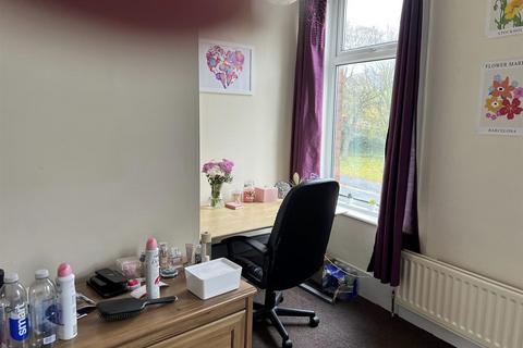 4 bedroom flat to rent, Claremont Road, Spital Tongues, NE2